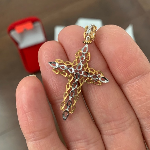 18 kt Gold Cross Pendant - Picture 3 of 3